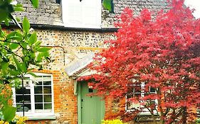 Historic, Traditional & Spacious Wiltshire Cottage