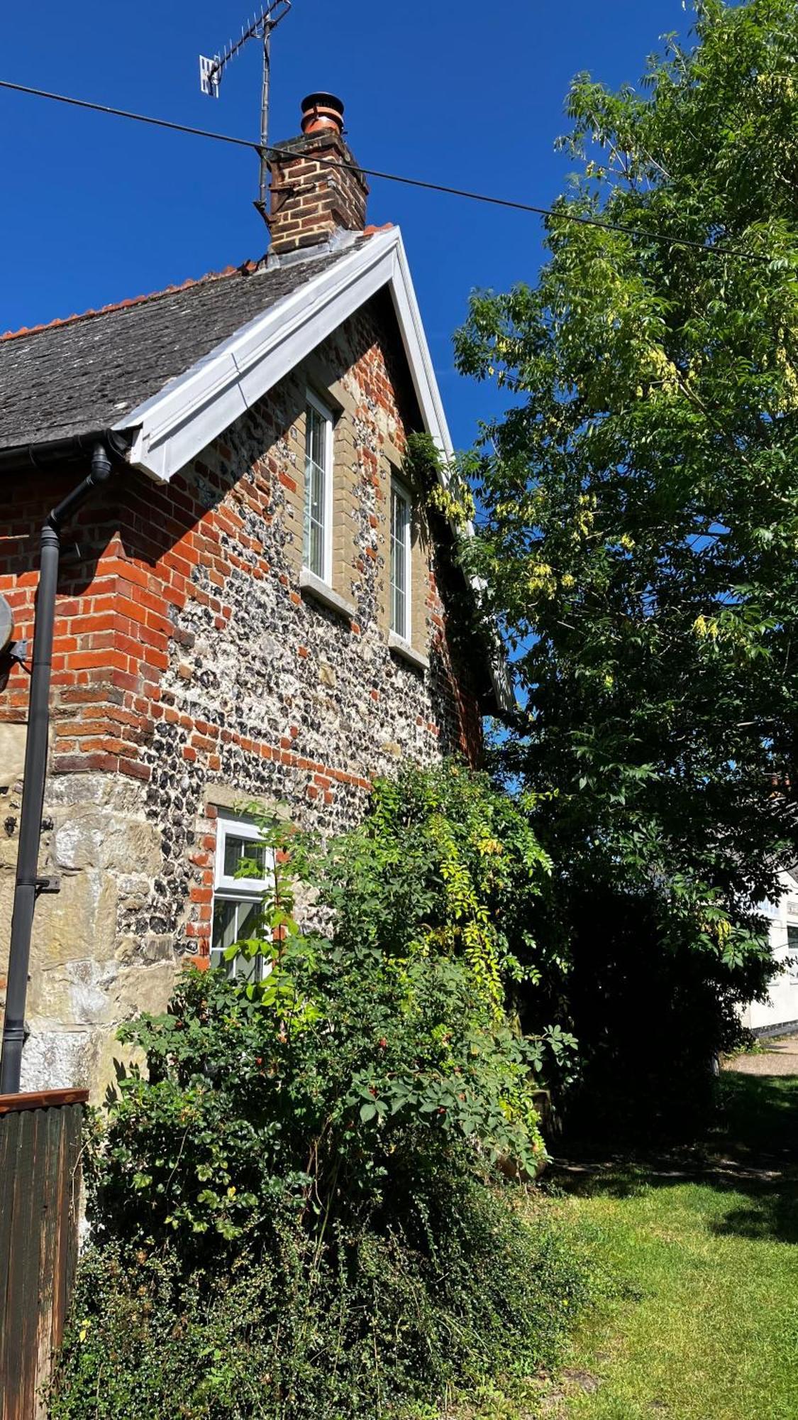 Historic, Traditional & Spacious Wiltshire Cottage Shrewton Exterior foto