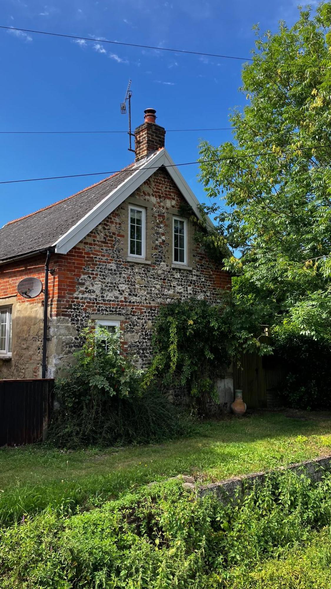 Historic, Traditional & Spacious Wiltshire Cottage Shrewton Exterior foto